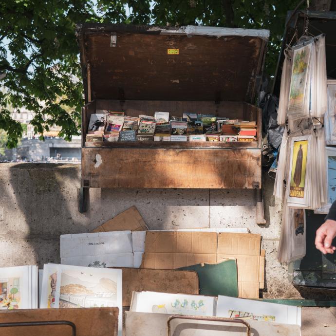 Booksellers on the Seine : a Parisian institution and an open-air bookshop