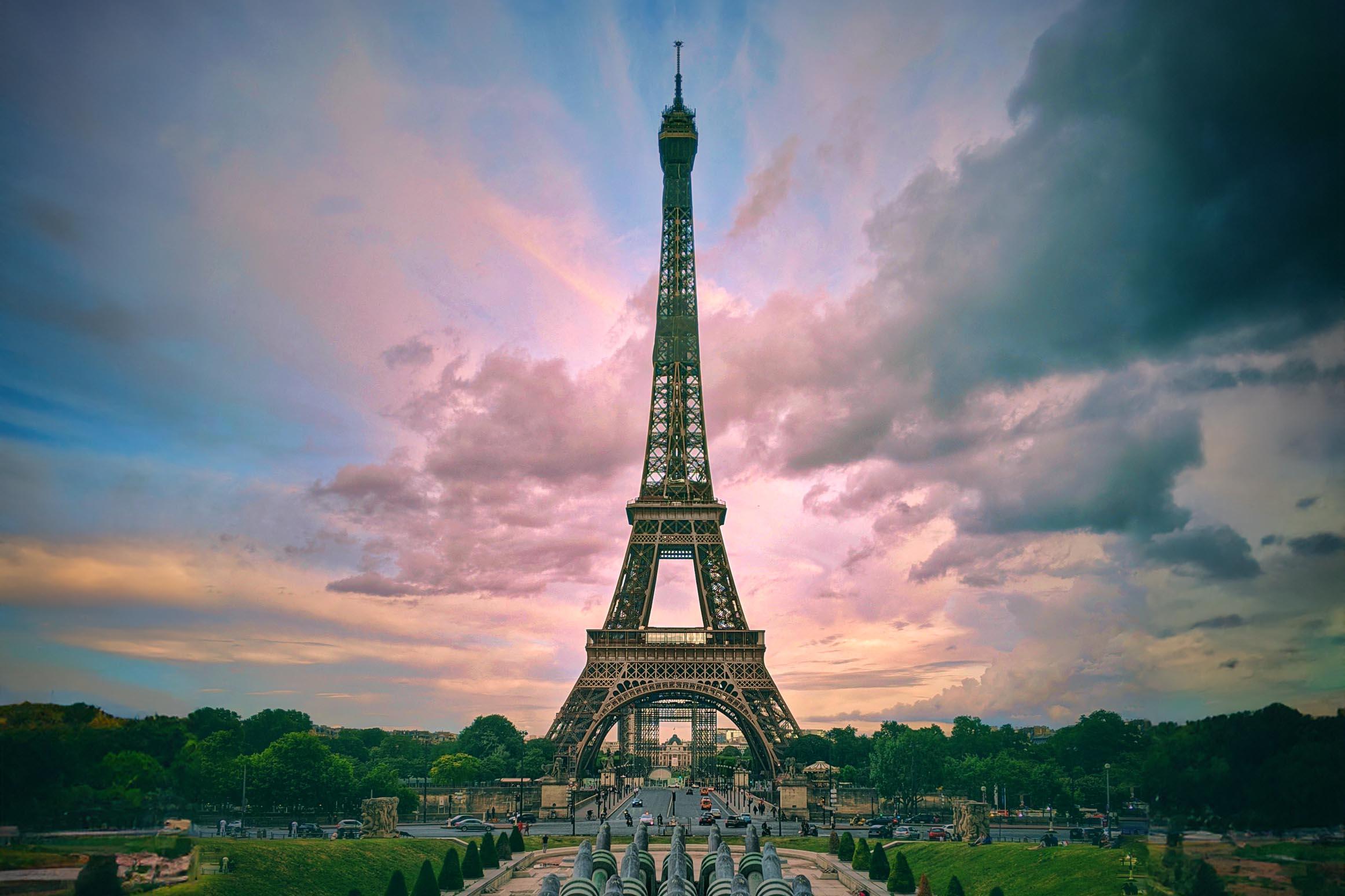 Discover Paris on foot: Eiffel Tower side